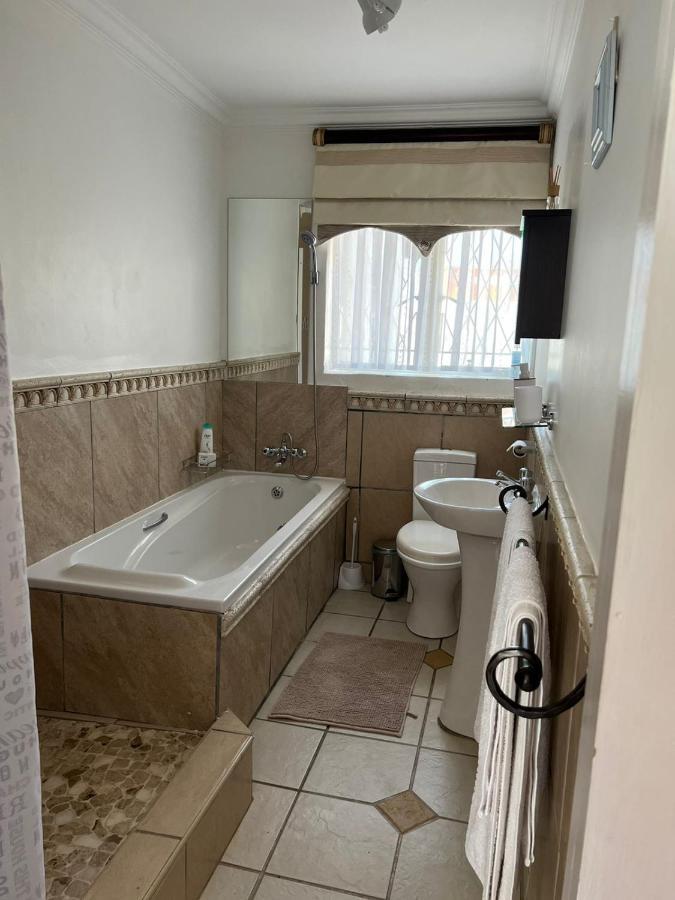 Silken Trap Accommodation No Loadshedding Joanesburgo Exterior foto