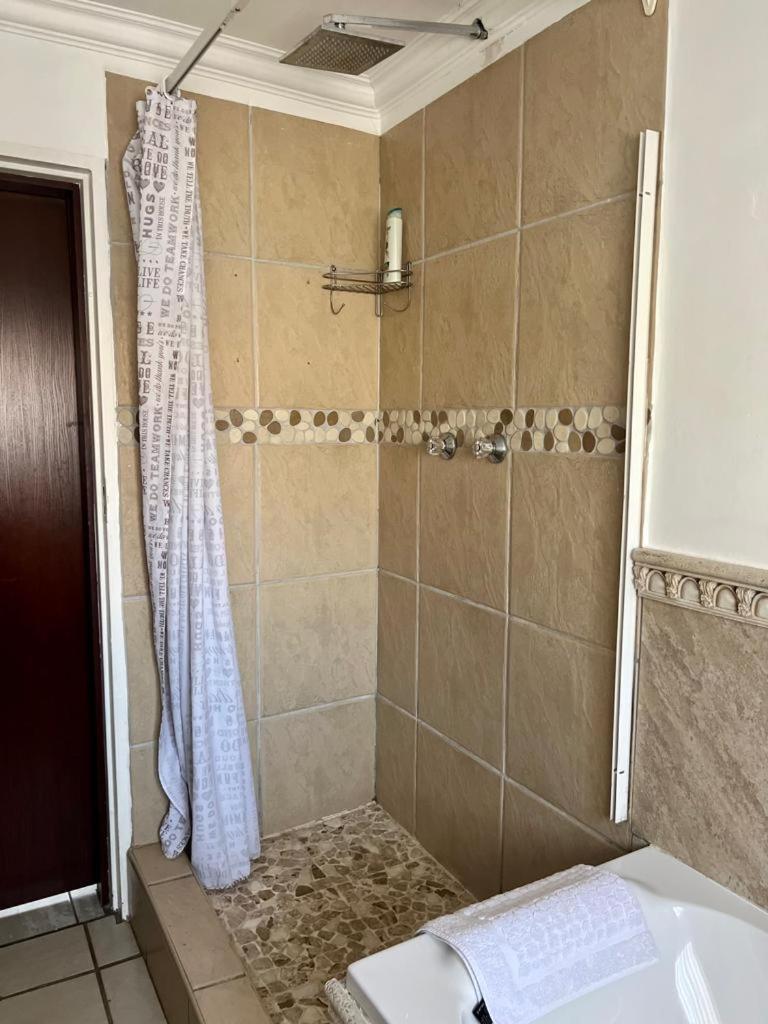 Silken Trap Accommodation No Loadshedding Joanesburgo Exterior foto