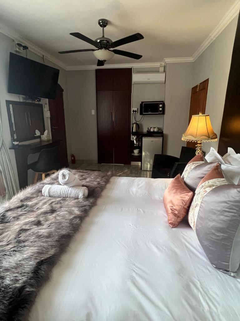 Silken Trap Accommodation No Loadshedding Joanesburgo Exterior foto