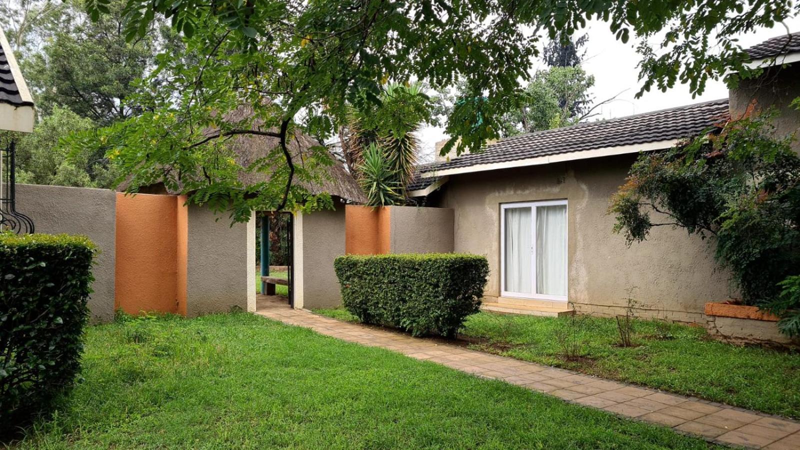 Silken Trap Accommodation No Loadshedding Joanesburgo Exterior foto